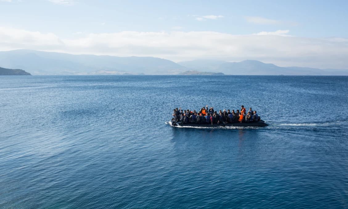 Grécka pobrežná stráž v mrazivom počasí „vysadila“ migrantov na otvorené more