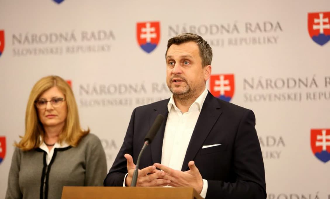 Škandál: Do tajomnej hotelovej izby, kam sa nosili úplatky, chodili aj Danko a Matečná