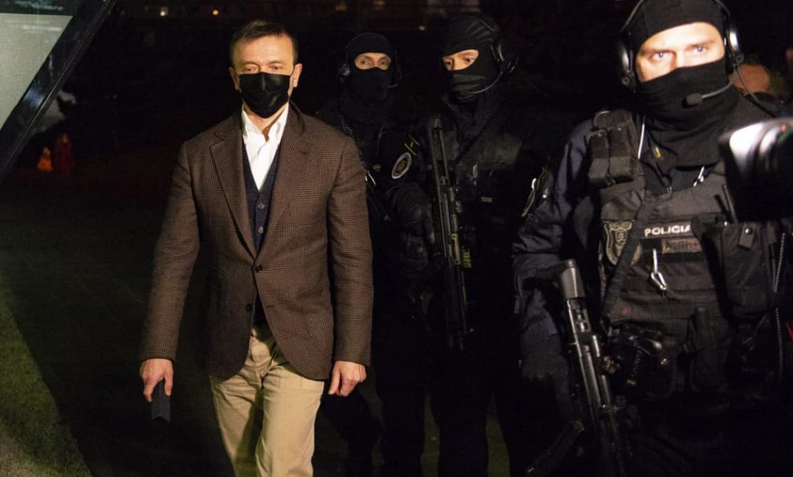 TRAGÉDIA: Mŕtvy muž v areáli kasární bol zavraždený, polícia chytila podozrivého