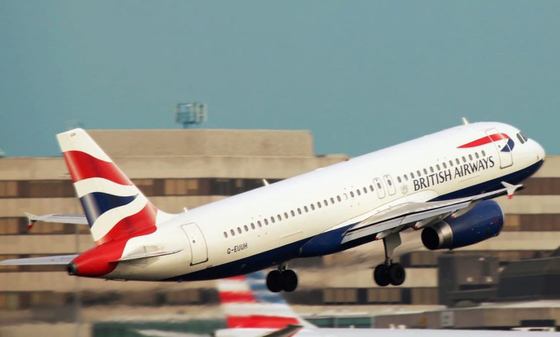 Belgicko nasleduje Holandsko, zakázalo lety z Británie
