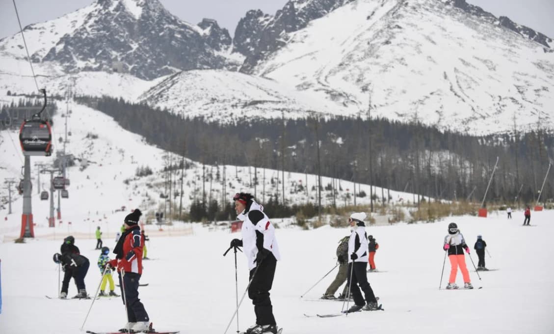 Lyžovačku zatiaľ brzdí málo snehu, Tatry hlásia na Silvestra vypredané