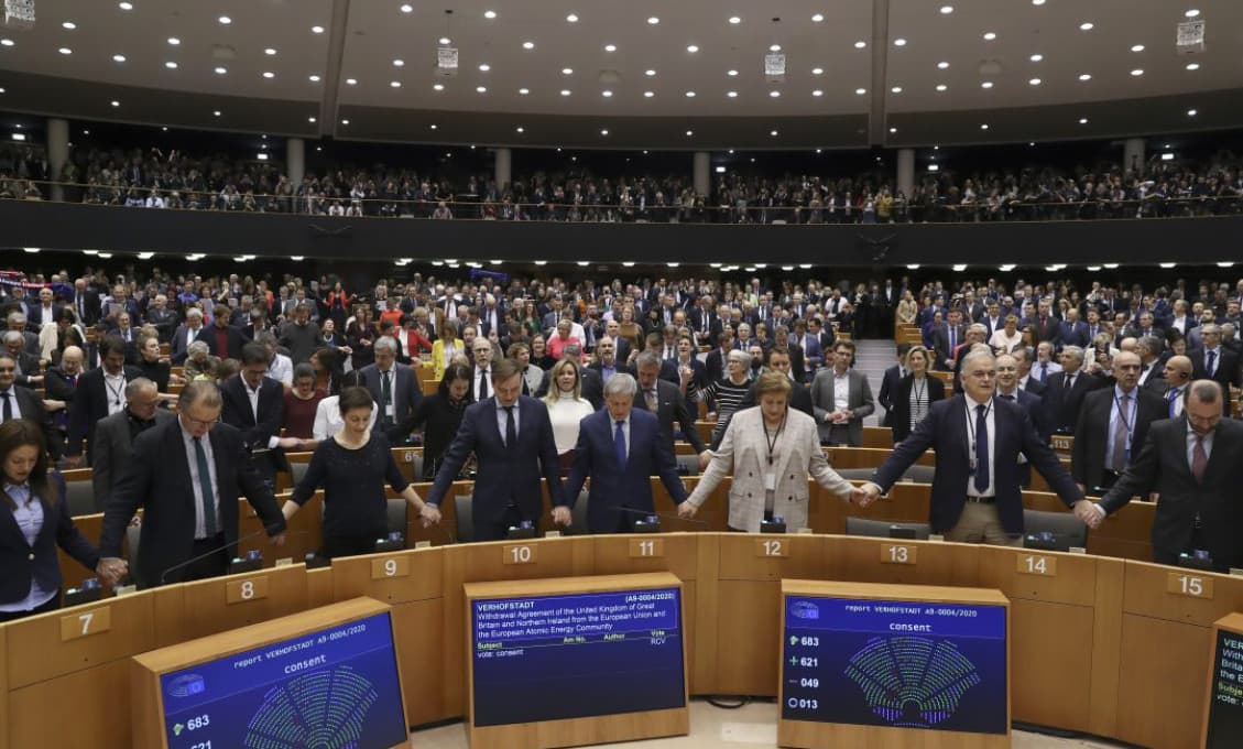 Členské štáty EÚ schválili pobrexitovú obchodnú dohodu s Britániou