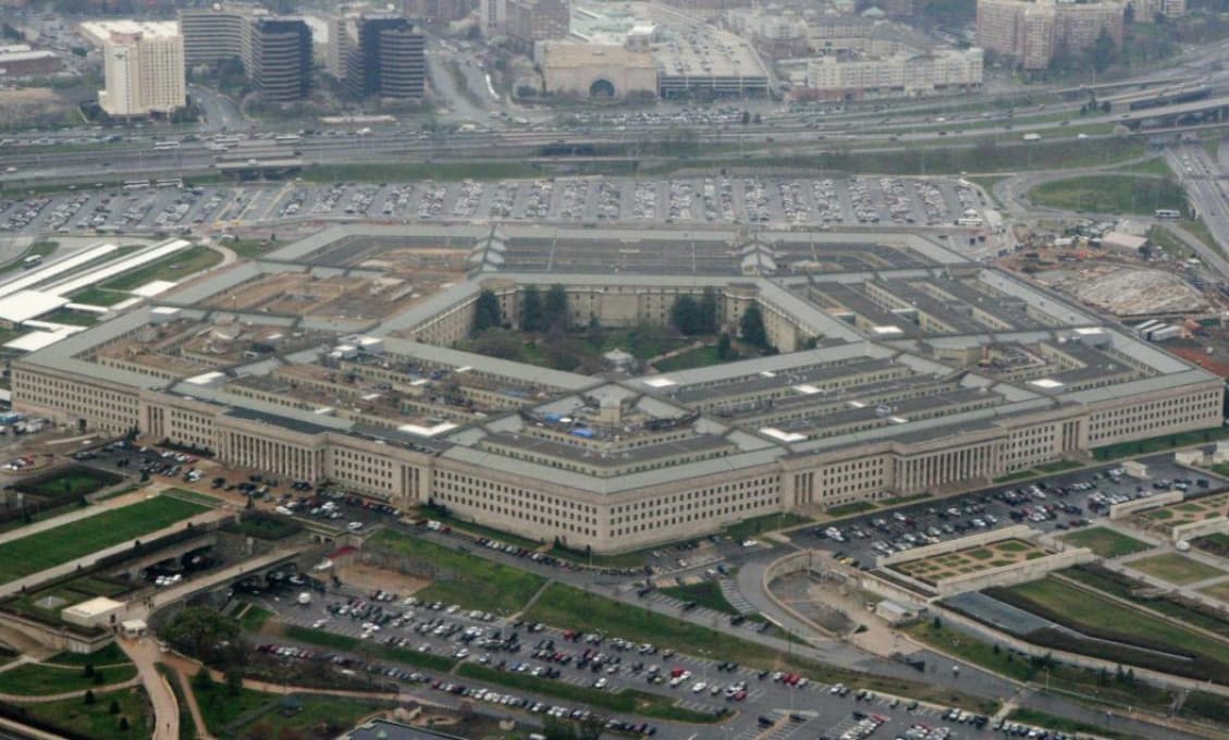 Pentagon odmieta Bidenove tvrdenia, že bráni prechodu moci