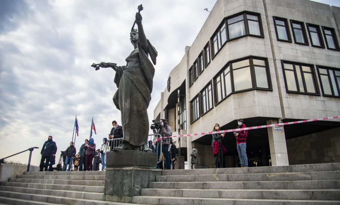 Johnson namiesto Mayovej. Medzi uchádzačmi premiérske kreslo v Británii to vrie