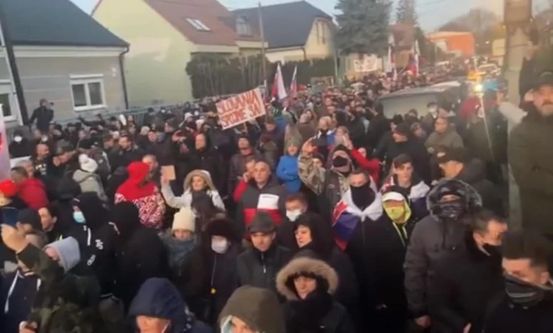Učiteľ páchal ohavné činy na študentkách, za mrežami strávi 6 rokov. Pred vyšším trestom ho zachránila sexuálna deviácia