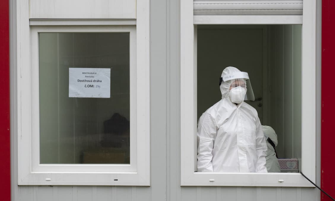 V utorok pribudlo 4959 prípadov. Viac ako každý štvrtý testovaný je pozitívny