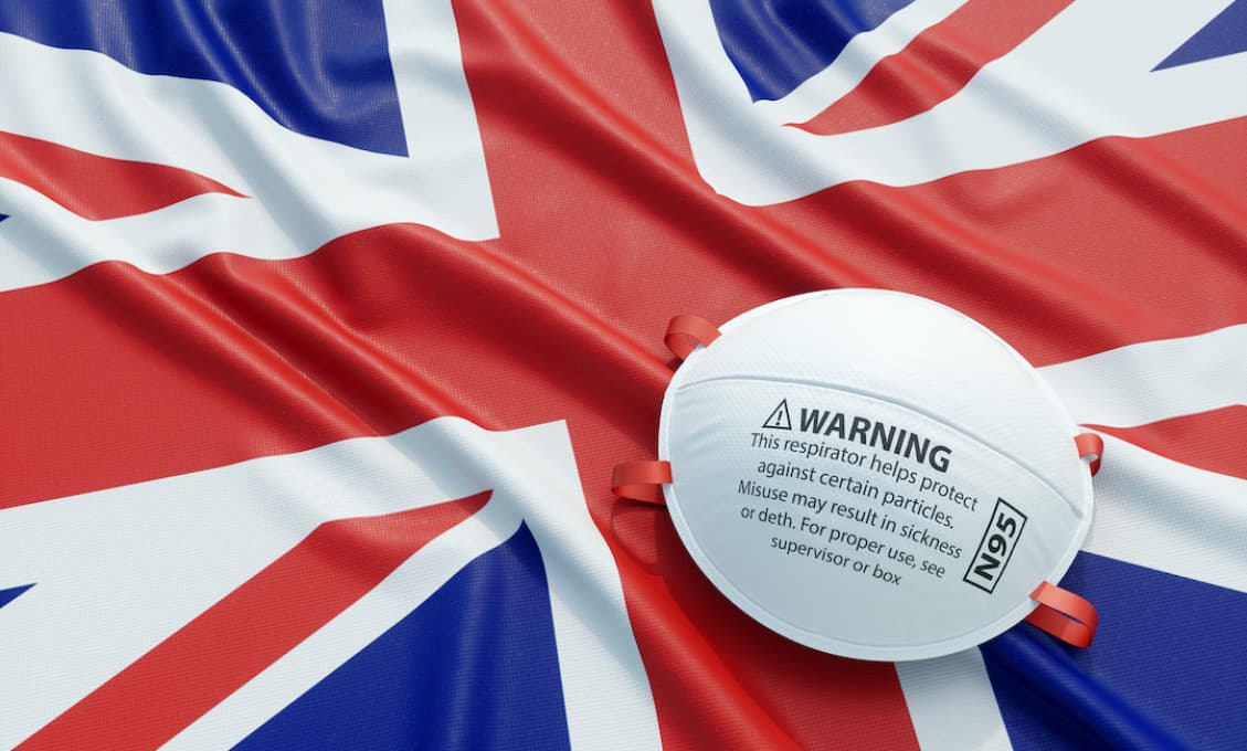 Británia hlási najviac úmrtí od apríla i rekordný počet nakazených