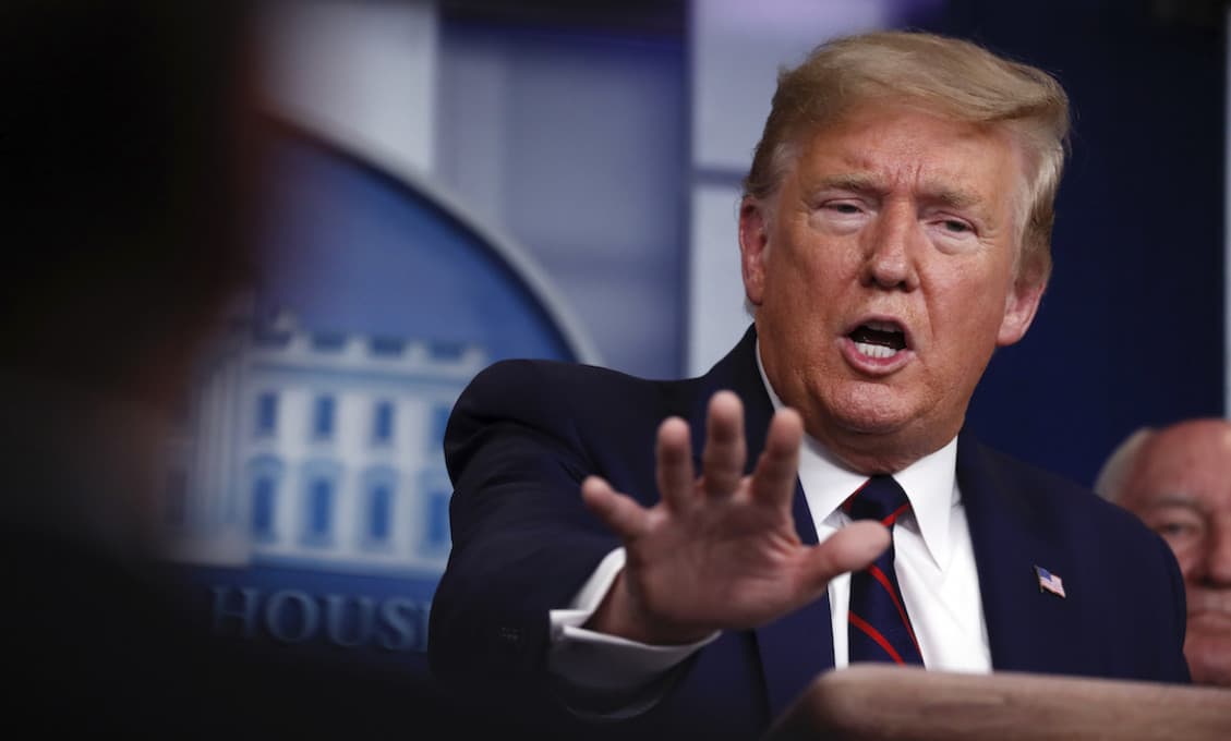 Trump z Bieleho domu odíde dobrovoľne, porážku však stále nepriznal