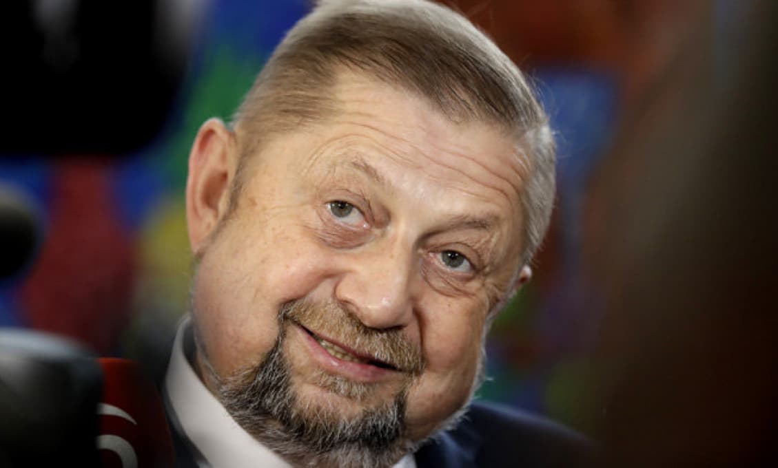 Harabin sa na pohreb dostal bez rúška, testu aj očkovania, napriek nariadeniam