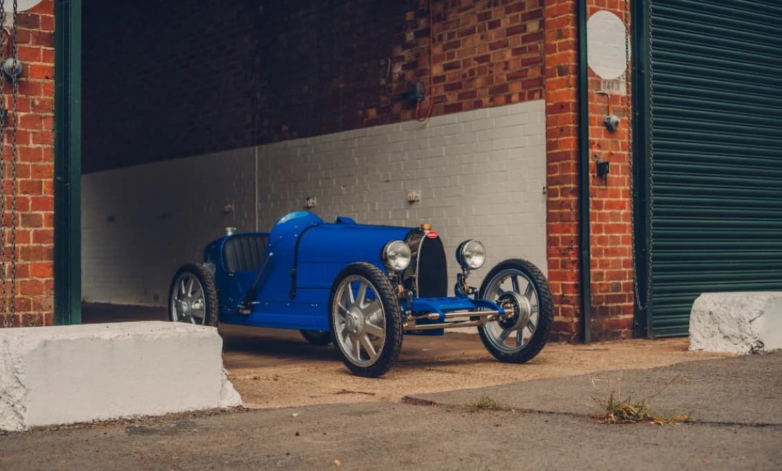 Bugatti uviedlo na trh detský elektromobil, ide o zmenšenú verziu legendárneho Type 35