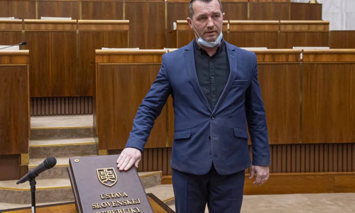 Večne vajatavý. Harabin nevylúčil svoje ďalšie pôsobenie v politike, do žiadnej strany však nevstúpi