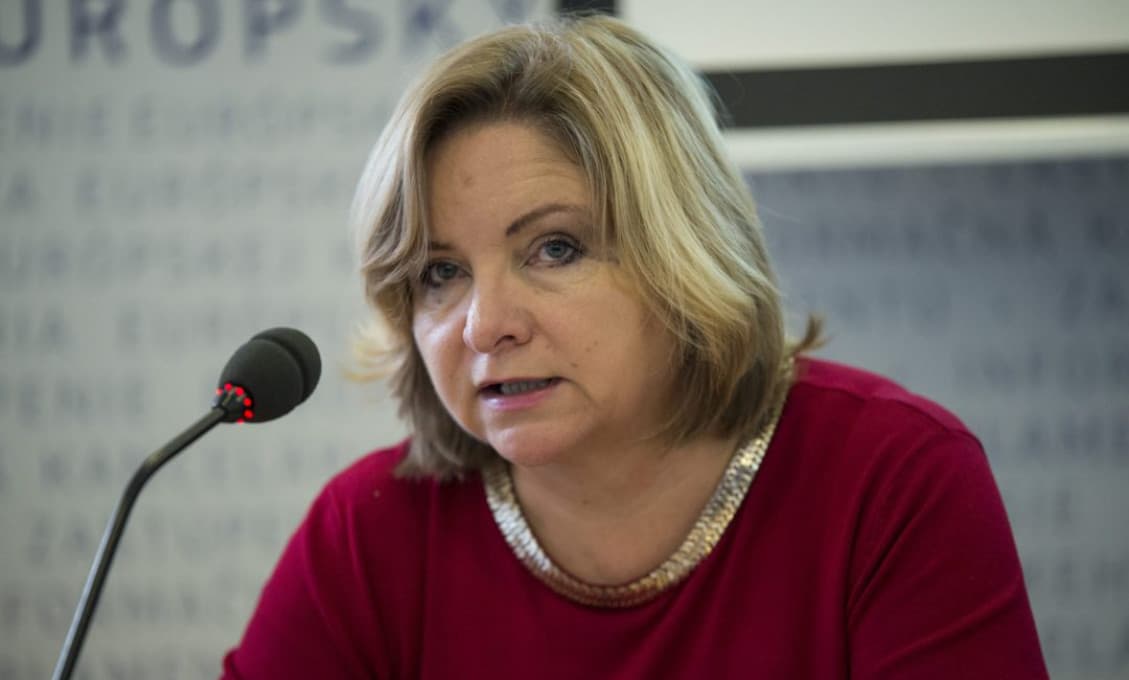 Pre falošne negatívny antigénový test ohrozila svoju rodinu