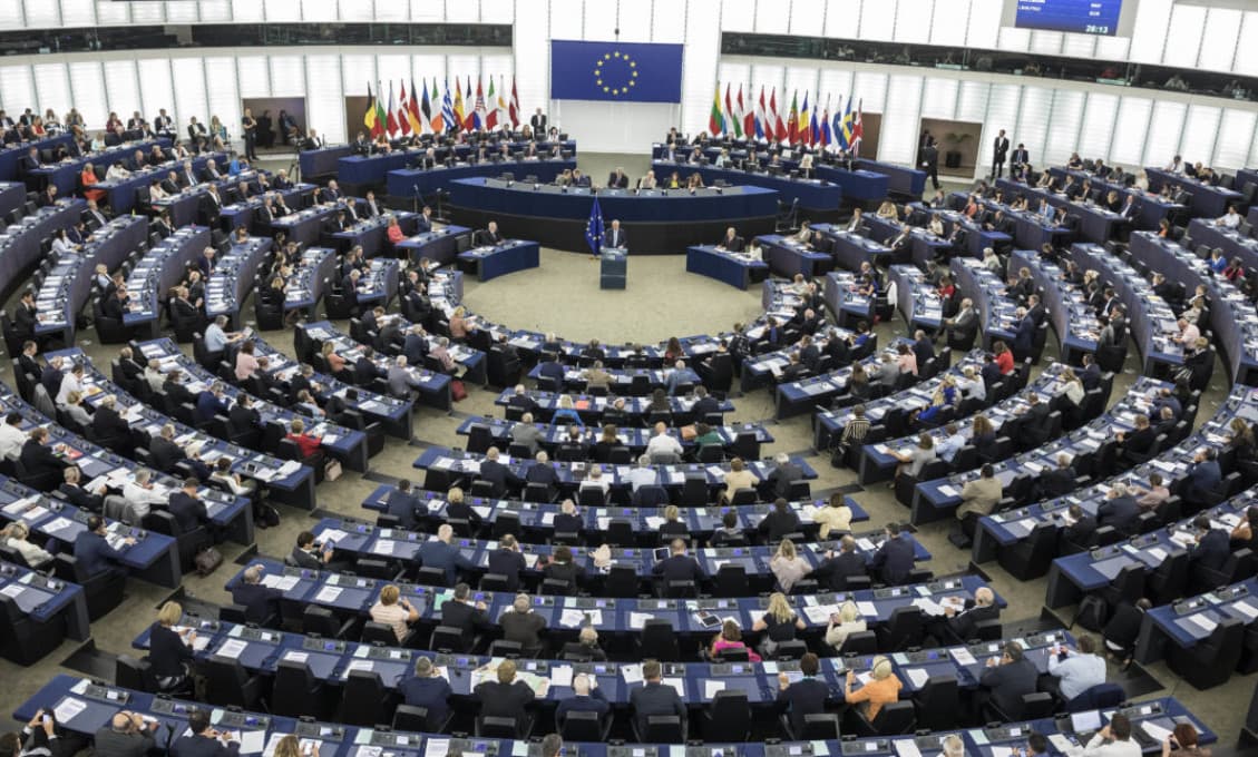 Slovenskí liberálni a socialistickí europoslanci podporujú očkovacie preukazy
