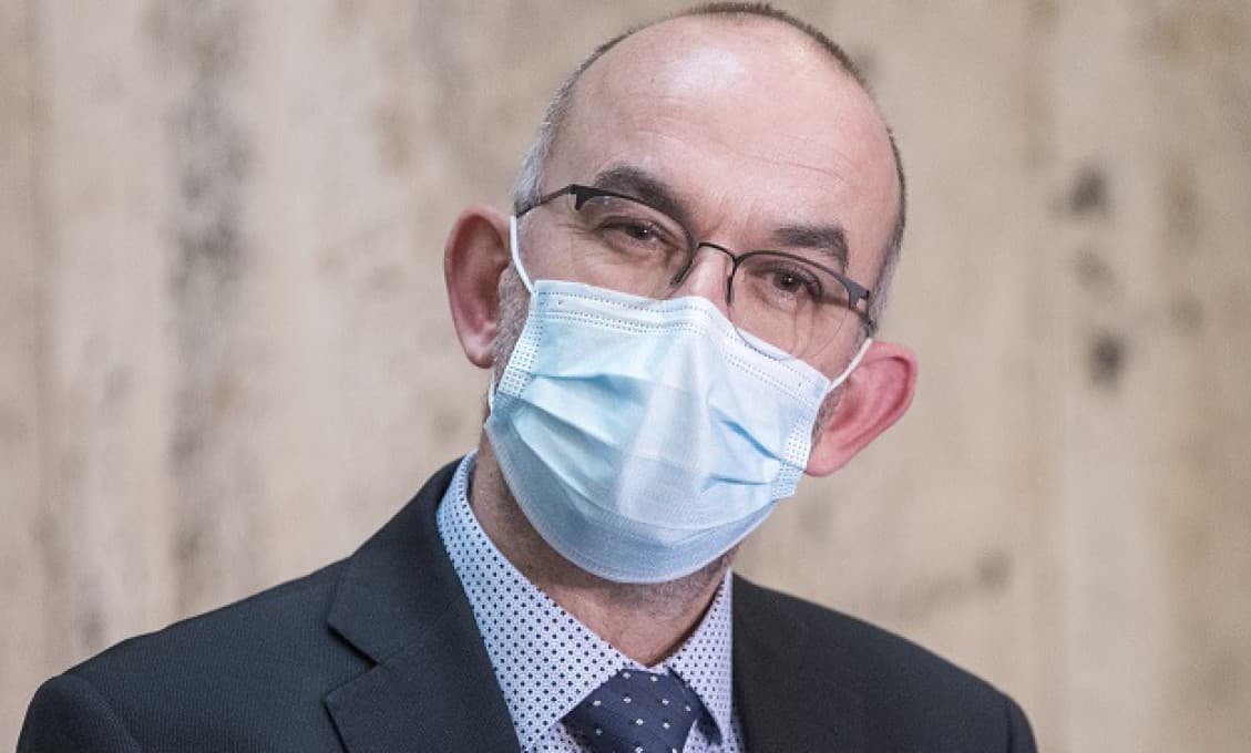 Český minister zdravotníctva: Iba 30 percent obetí zabil Covid-19, dávame tam i mŕtvych po nehodách