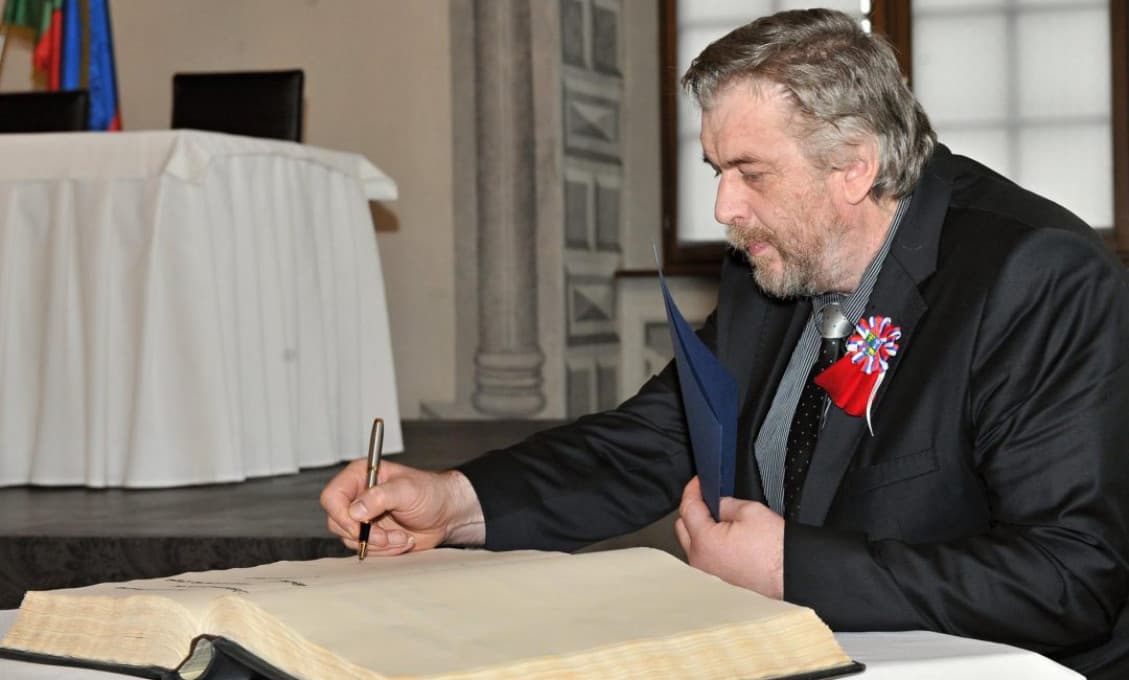 MUDr. Marec: Vláda idiotov už po niekoľký raz znásilnia národ a zarobili na tom