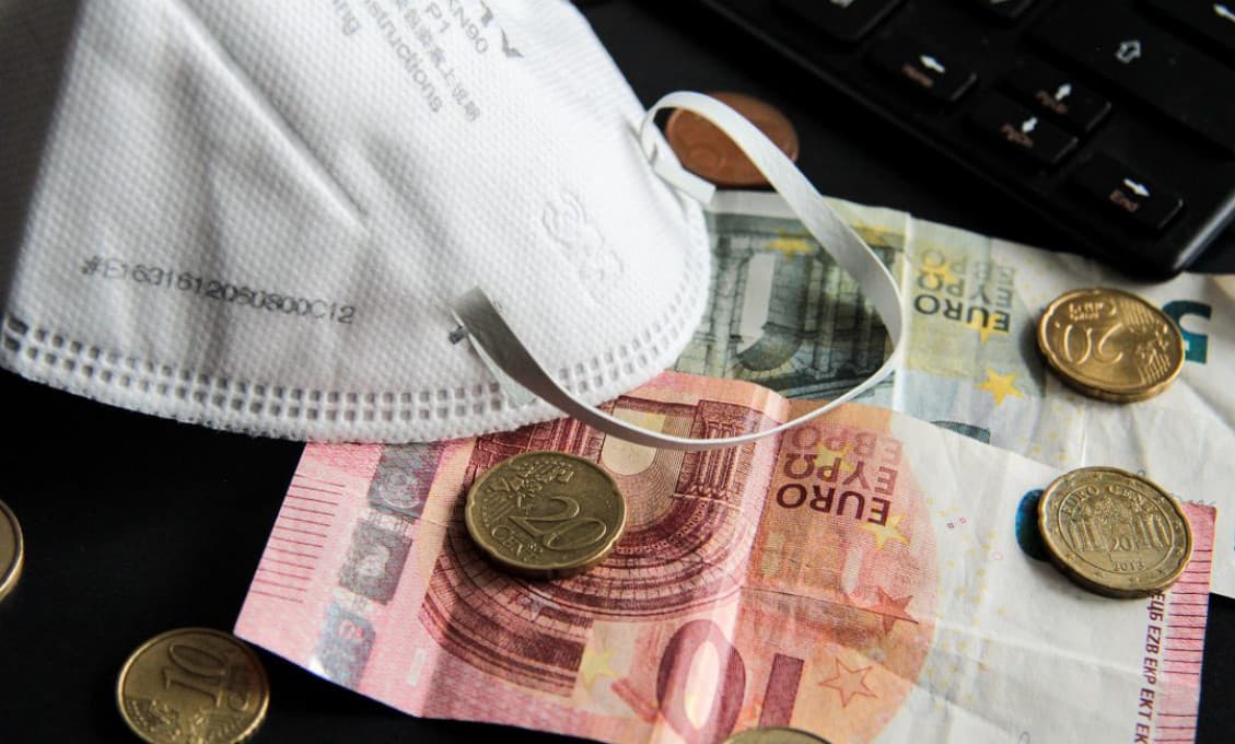Starostovia sa na rozdiel od vlády postarajú, začnú rozdávať respirátory ohrozeným zadarmo