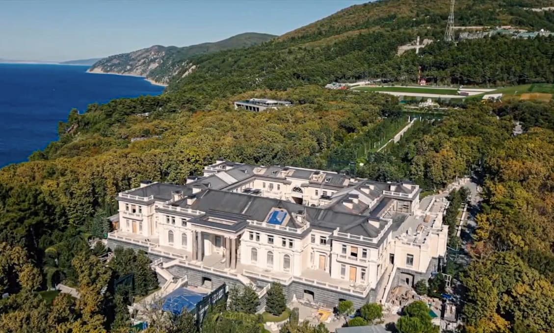 Ruský miliardár Rotenberg tvrdí, že on je skutočným majiteľom "Putinovho paláca"