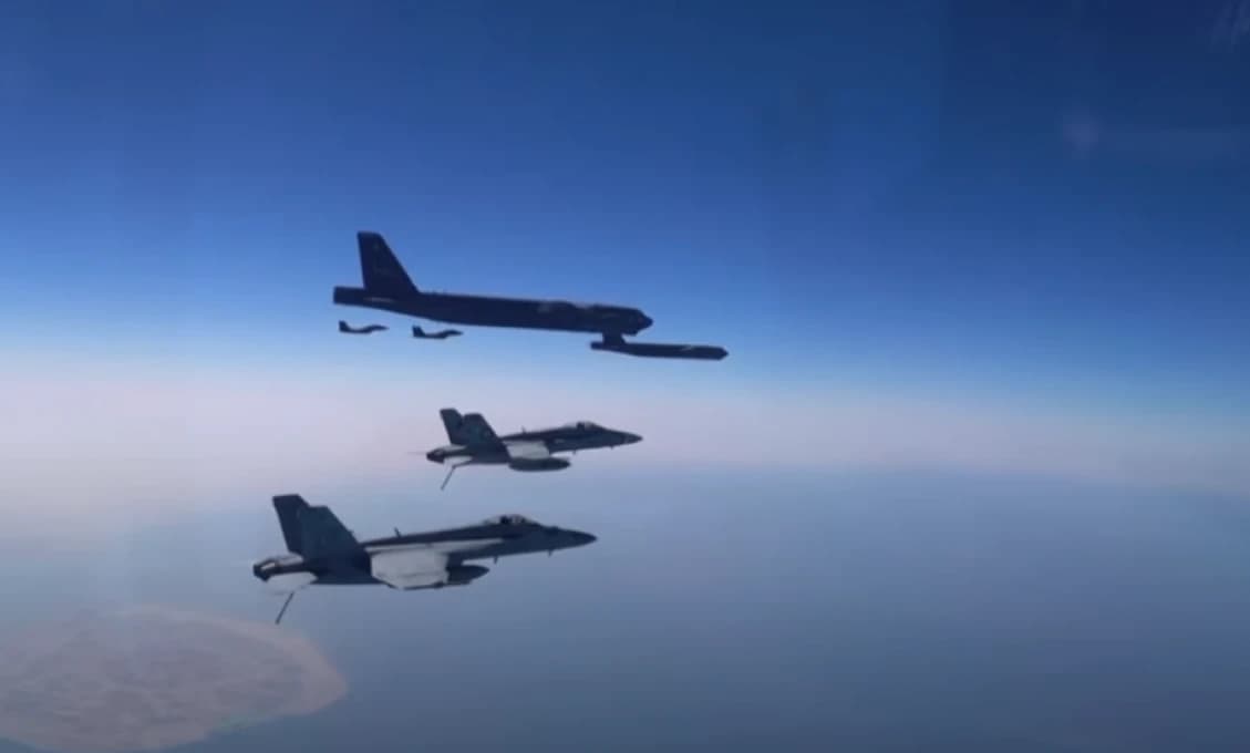 USA predviedlo svoj globálny dosah. Bombardéry B-52 lietali nad Perzským zálivom