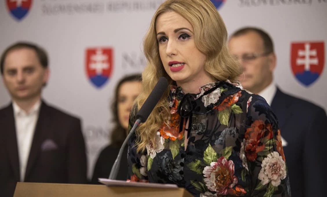 Kollárová poslankyňa Pčolinská sa sťažuje na plat. Šatník tejto selfie maniačky stojí desaťtisíce eur