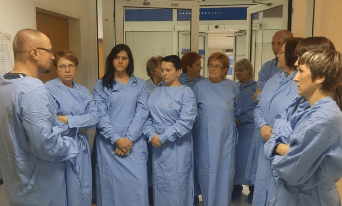 Zdravotníci nestíhajú - musia si vybrať medzi rodiacimi ženami alebo pacientmi s covidom
