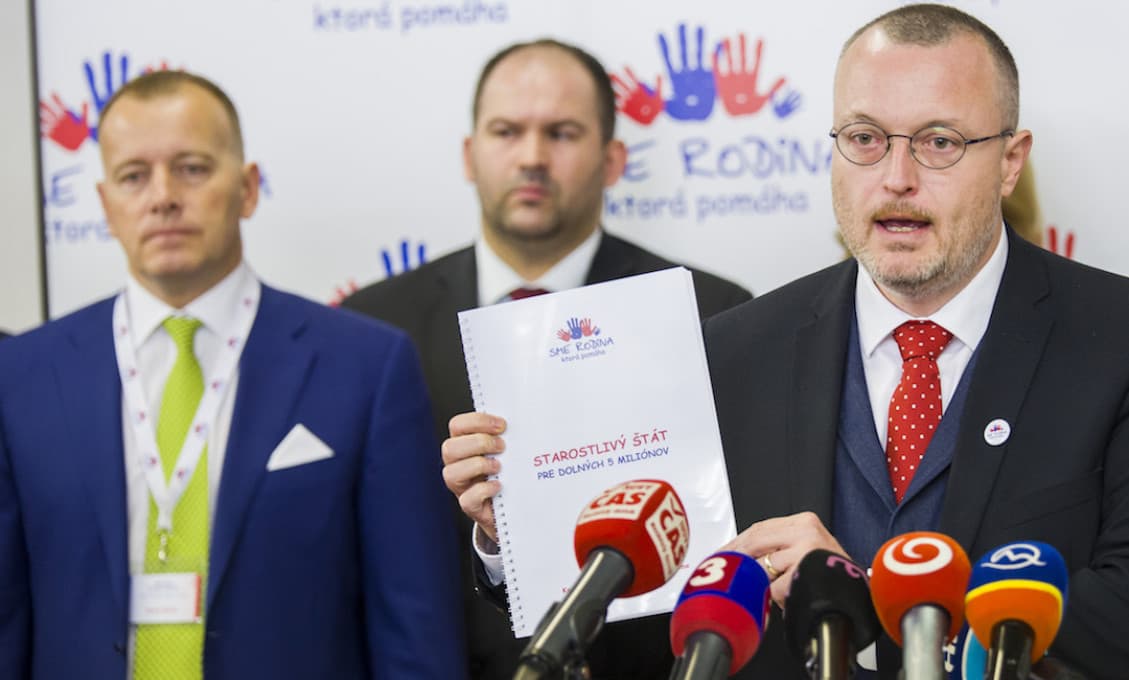 Vláda a minister Krajniak vrazili dôchodcom do chrbta ďalšiu dýku, kritizuje Erik Tomáš