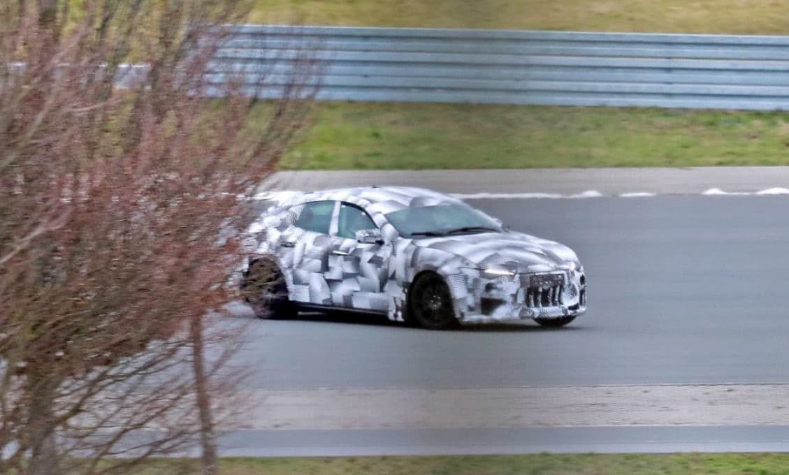 Ferrari pracuje na prvom SUV. Natočili ho pri testovaní (VIDEO)