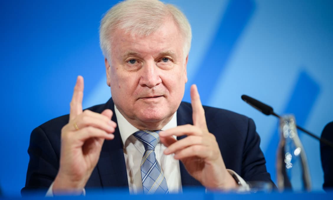 Nemecký minister vnútra Seehofer: Európska komisia má podporovať, a nie dávať lacné rady