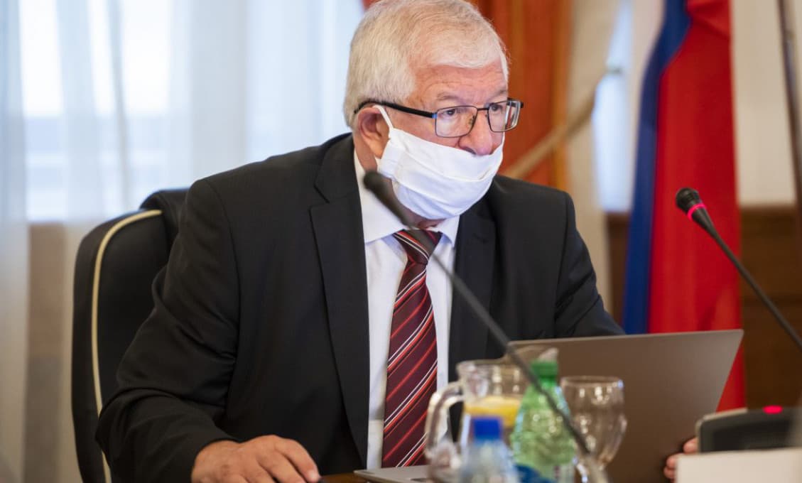 Sudcovia žiadajú J. Mazáka napadnúť na ÚS ustanovenie o výbere sudcov na NSS