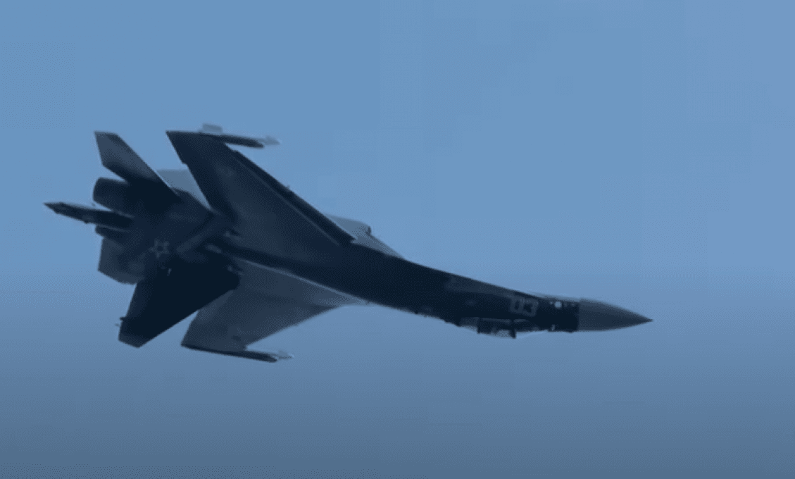 Americkí piloti nad Sýriou čelili zlyhaniu systémov ich strojov v dôsledku priblíženia sa ruských Su-35 (video SU-35)