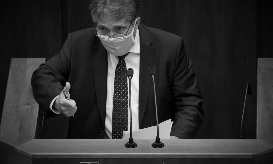 Poslanec Petrák, ktorého Matovič spomínal v súvislosti s opozičnými "opicami bez rúšok," zomrel na Covid-19