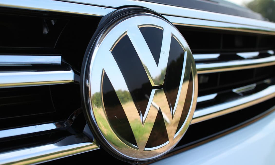 VW predáva prvýkrát viac elektromobilov než Tesla