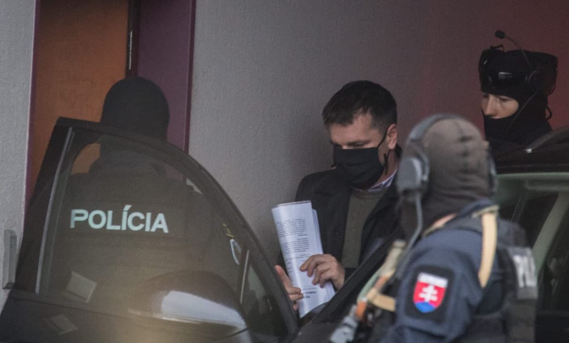 Kajúcnik a bývalý SIS-kár obvinil šéfa NAKA, že vynášal utajované informácie o vražde vyšetrovateľa!
