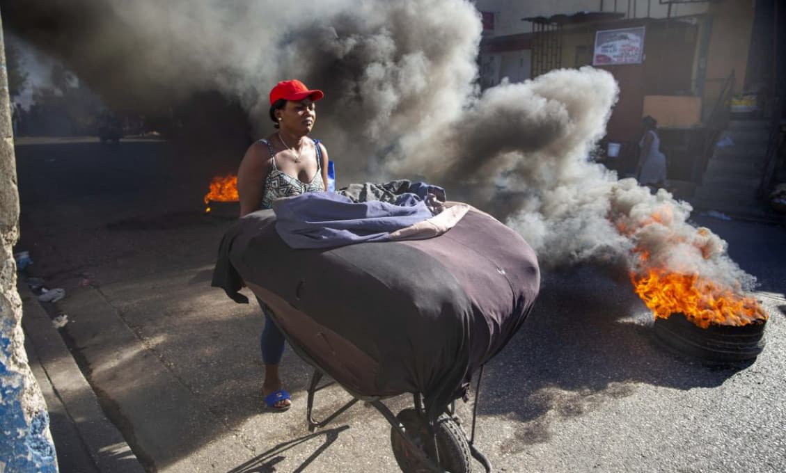 Haiti: Hromadný útek väzňov si vyžiadal 25 obetí vrátane riaditeľa väznice