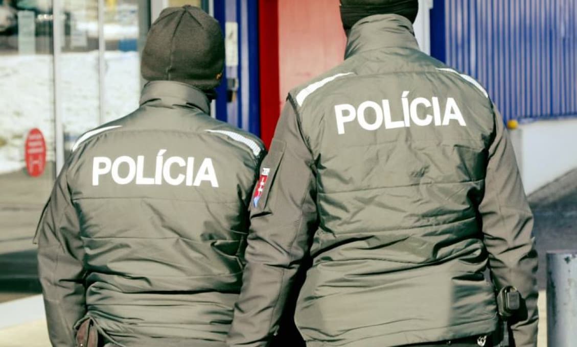 Polícia u ľudí opäť „zabodovala“. Obvinila krčmára, ktorý v prevádzke nalieval