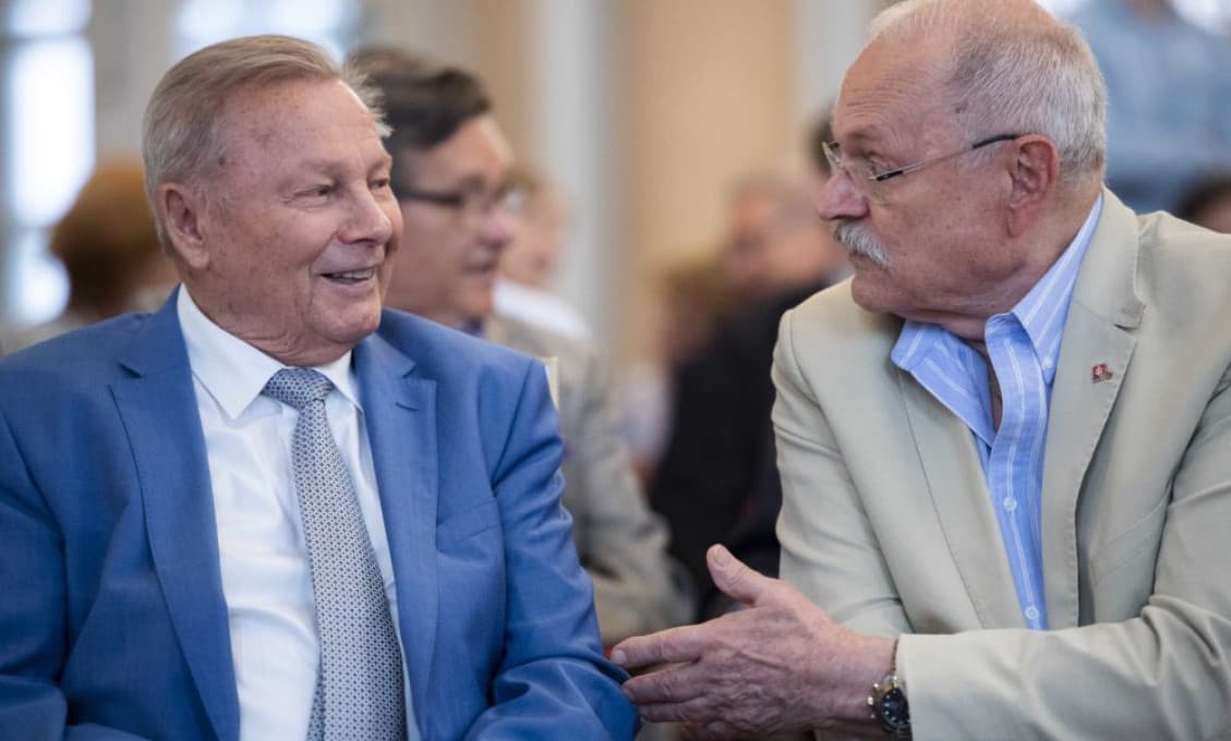 Exprezident Schuster: Držím Orbánovi palce. Je chybou robiť z vakcíny politiku!