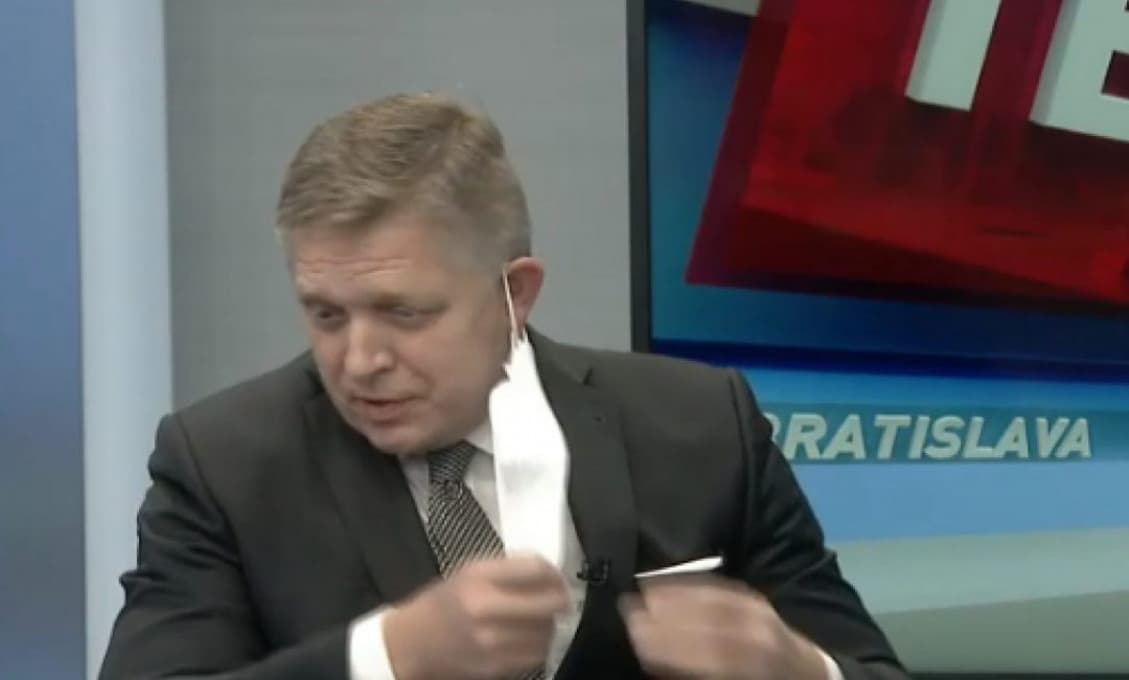Fico s Bielikom boli v televízii ako dvaja nováčikovia na nudapláži