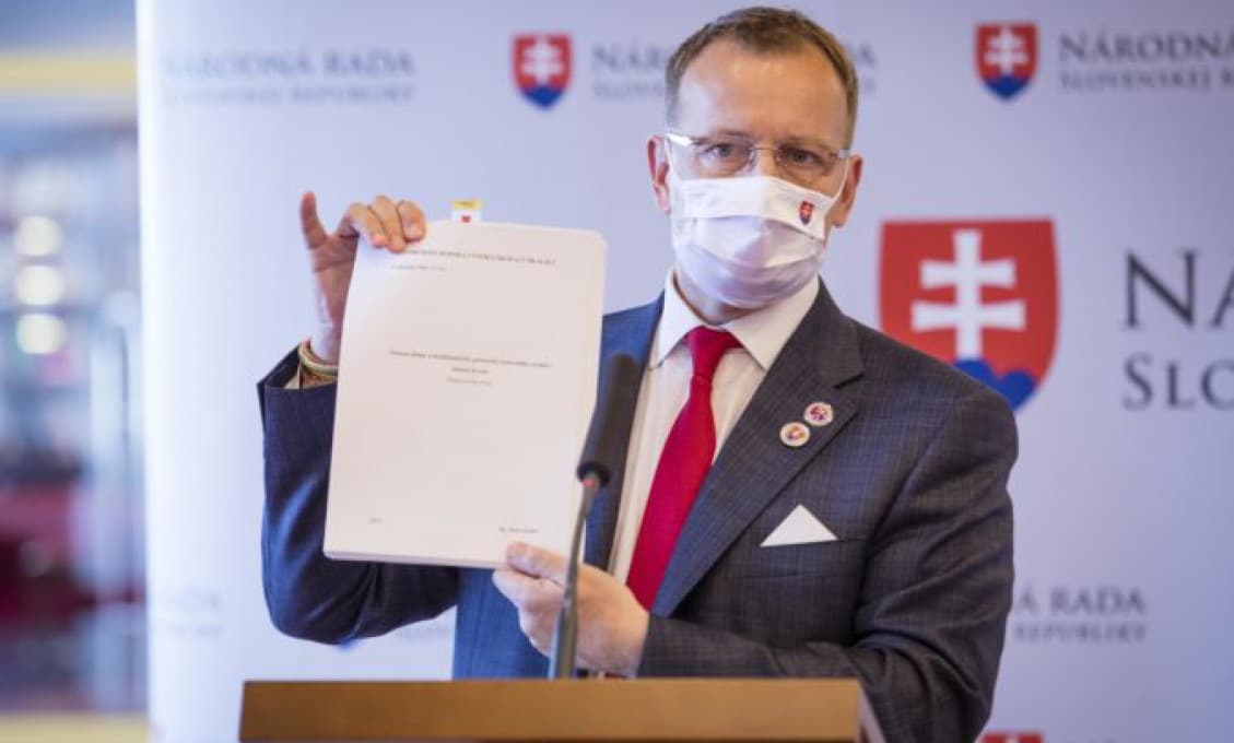 Polícia zastavila trestné stíhanie pre diplomovú prácu Borisa Kollára