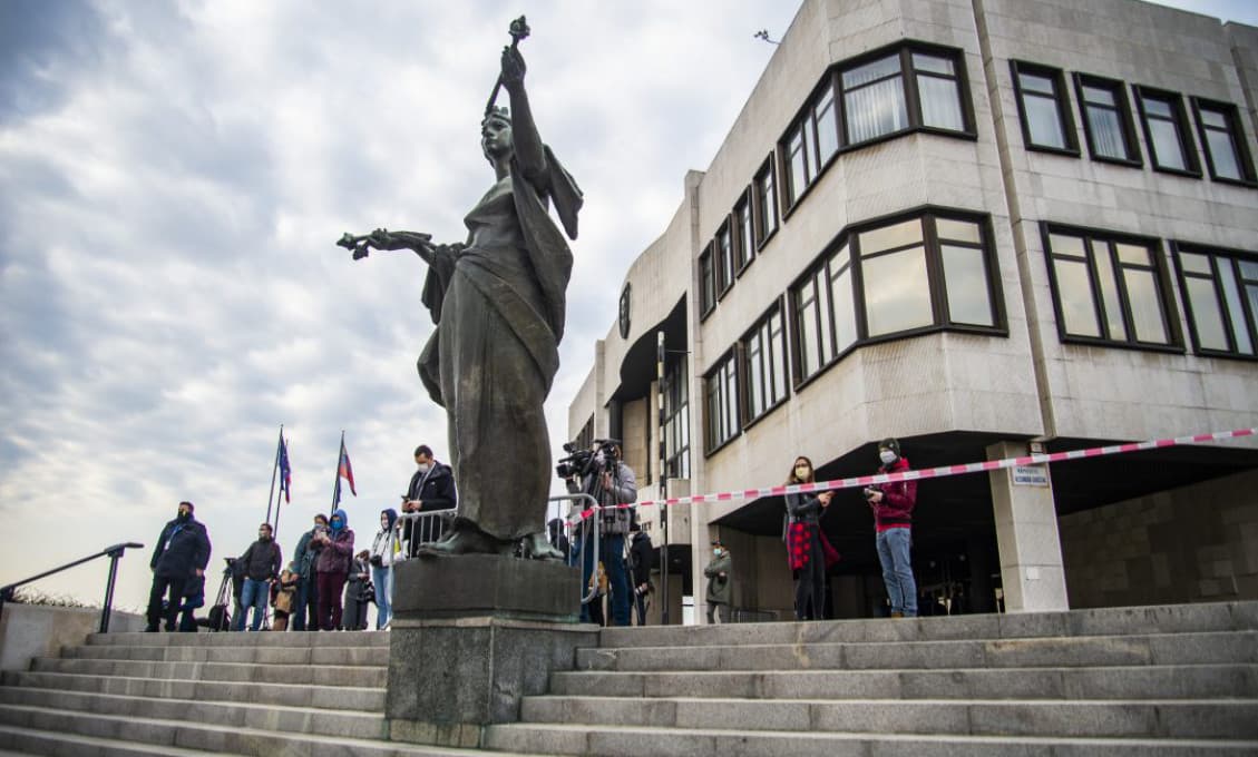 Parlament schválil pre núdzový stav a vládnu krízu extrémne dôležitý zákon - výmenu "ešpézetiek"