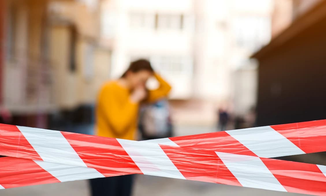Len jeden z 50 pozitívne testovaných je skutočne infikovaný. Zdravých ľudí tak nútia do karantény