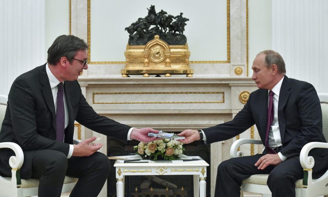 Srbský prezident Vučič tvrdí, že na rozdiel od iných má s Putinom dobré vzťahy