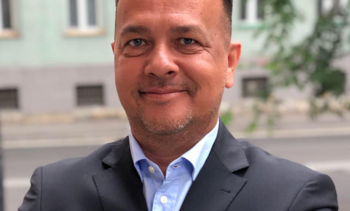 Matovičove „geniálne“ opatrenie nosiť rúška na ulici a v lese je hlúposť, tvrdí Miškov