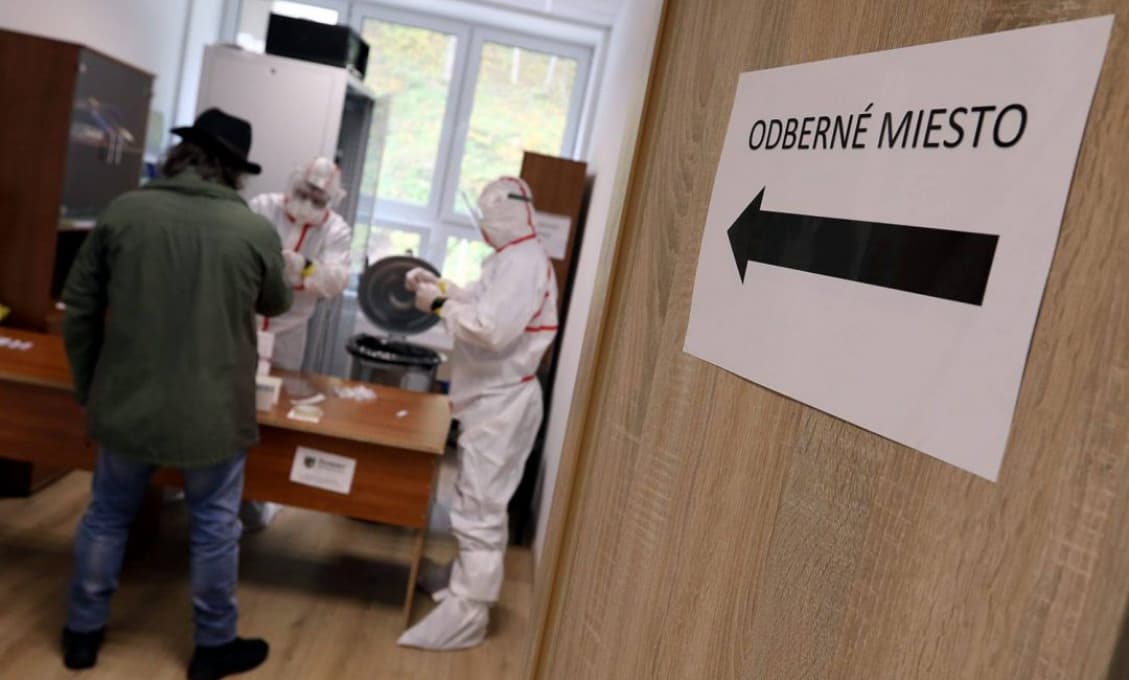 Ministerstvo za testovanie znížilo platby. Väčšina odberových miest pokračuje. Stále sa im to oplatí