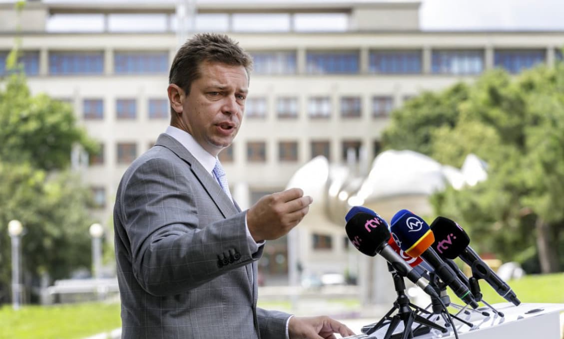 Doležal nevidí dôvod na vypustenie bodov z rokovania. Chce pomôcť gastru a cestovnému ruchu