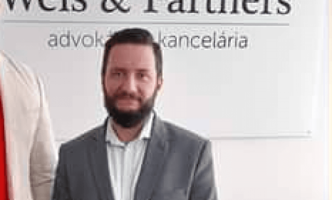Peter Weis: „Počty prípadov vraj klesajú kvôli vakcinácii. Toto stanovisko je však evidentnou dezinformáciou.“