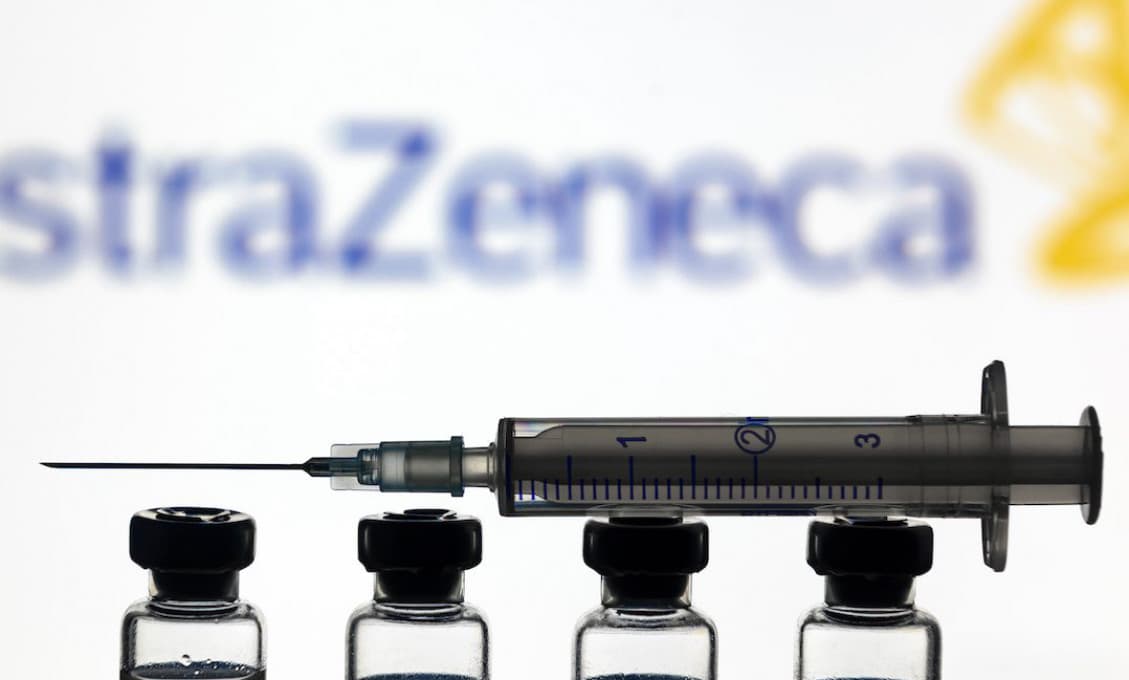 Z 30 nahlásených prípadov vzniku zrazenín vakcínou AstraZeneca už zomrelo 7 ľudí