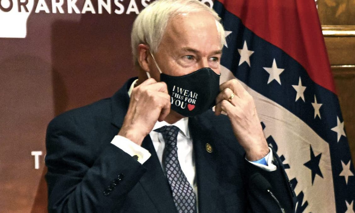 USA: Arkansaský guvernér vetoval zákon obmedzujúci mladých transsexuálov