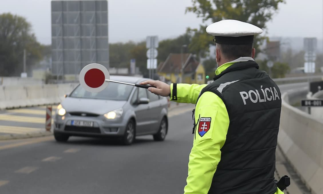 Polícia sa chváli na Facebooku, ako „buzeruje“ občanov. Následne vymazáva komentáre a cenzuruje