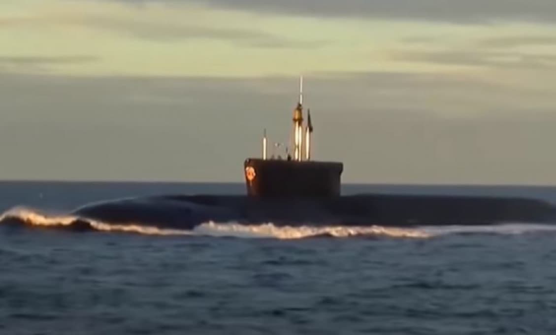 Rusi zaraďujú do činnej služby "neviditeľnú" ponorku Magadan (video)