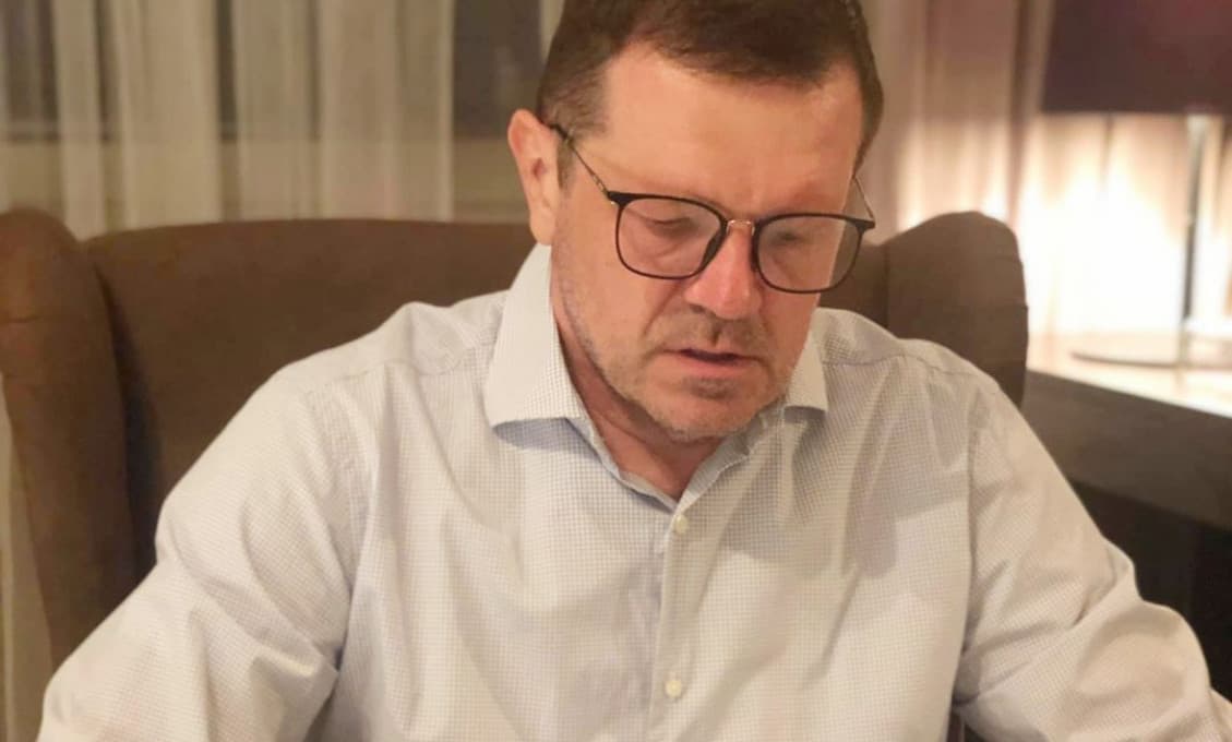 Mávneme rukou - "užitočný hlupák", alebo sa zamyslíme nad Matovičovou vlastizradou? Pýta sa poslanec a právnik Kmec