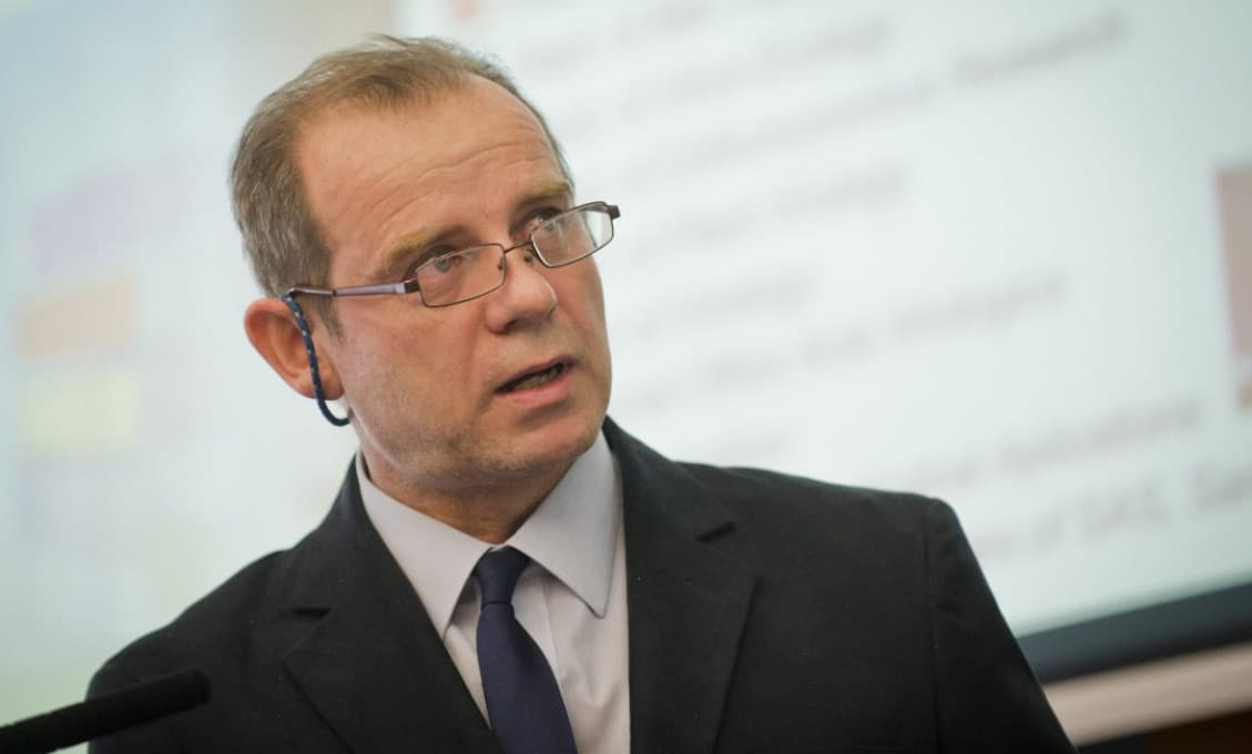 Vedecký riaditeľ Virologického ústavu žiada Matoviča o ospravedlnenie